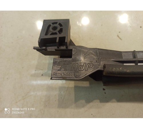 Направляющая стекла двери (задняя правая)