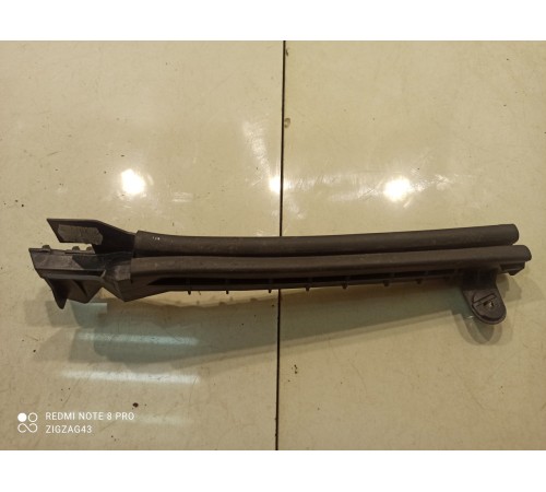 Направляющая стекла двери (задняя правая)