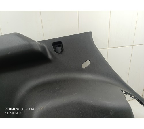 Обшивка багажника левая