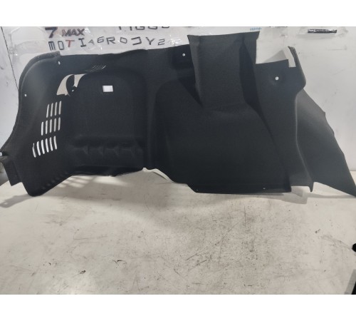 Обшивка багажника левая