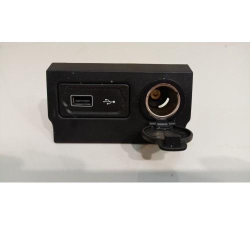 Блок USB и прикуриватель
