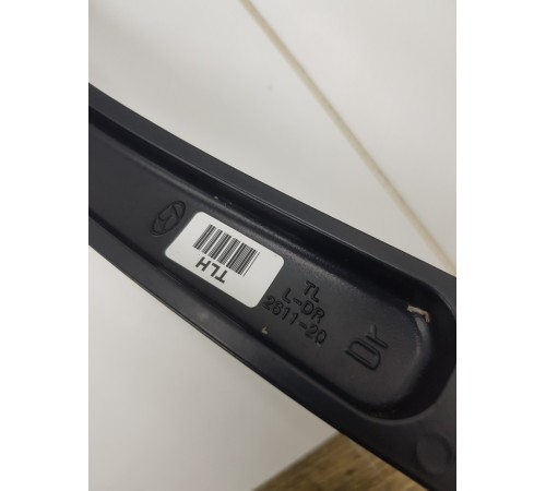 Поводок стеклоочистителя левый