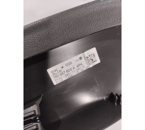 Обшивка крышки багажника(левая)