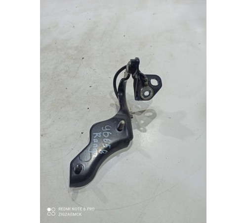 Петля крышки багажника(левая)