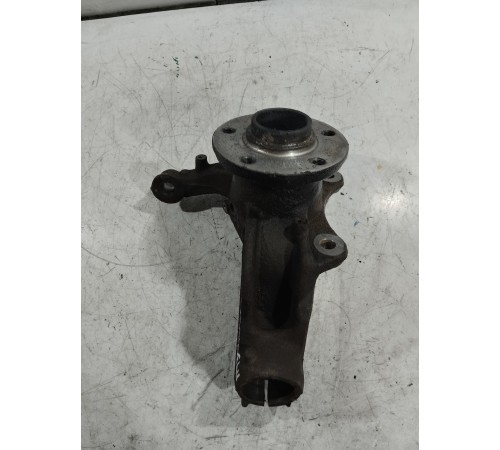 Кулак поворотный передний левый