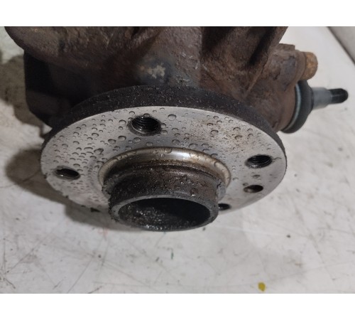 Кулак поворотный передний левый