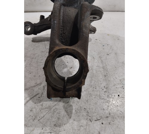 Кулак поворотный передний левый