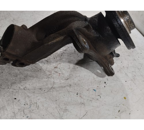 Кулак поворотный передний левый