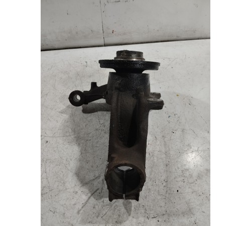 Кулак поворотный передний левый