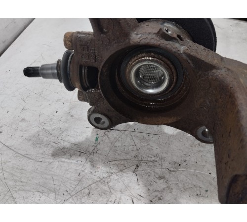 Кулак поворотный передний левый