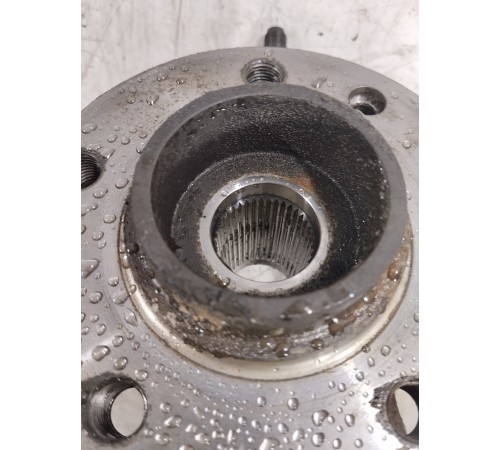 Кулак поворотный передний левый