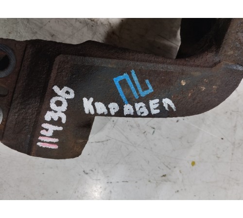 Кулак поворотный передний левый