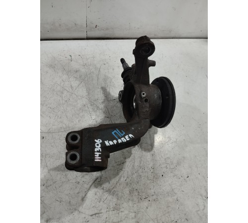 Кулак поворотный передний левый