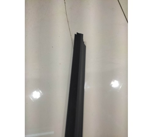 Уплотнитель стекла(передний левый внутренний)