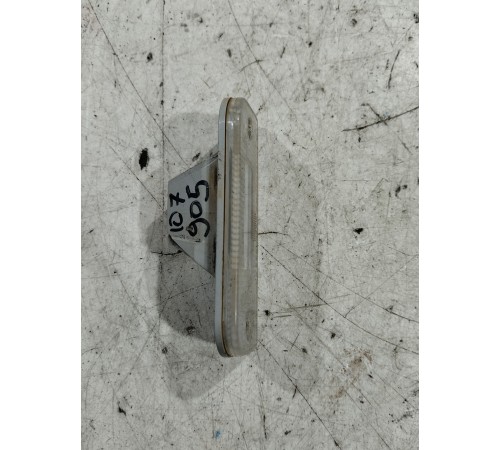 Плафон подсветки номера правый