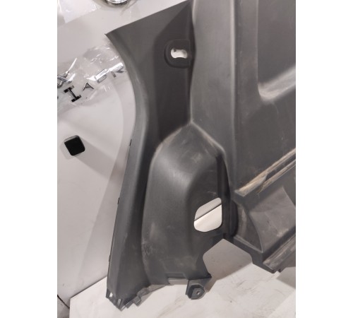 Обшивка багажника правая