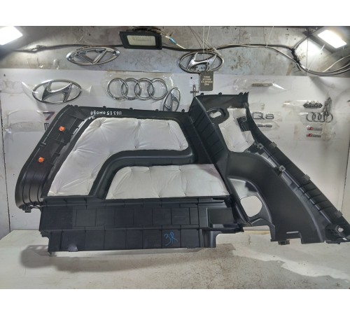 Обшивка багажника правая