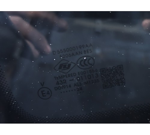 Глухое стекло кузова левое, форточка