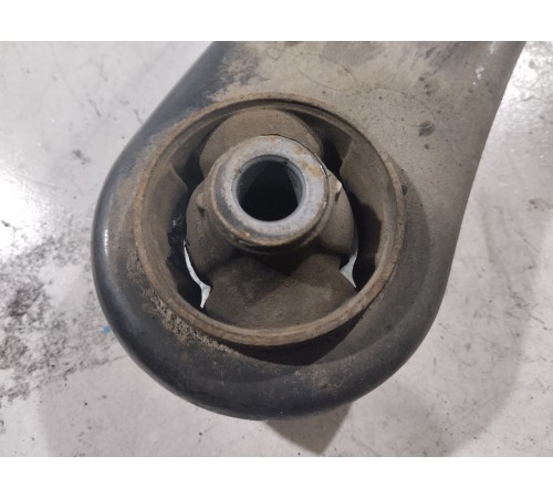 Рычаг подвески передний правый нижний