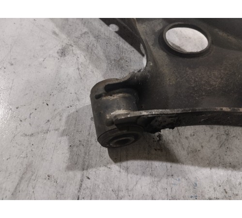 Рычаг подвески передний правый нижний