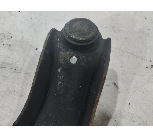 Рычаг подвески передний правый нижний