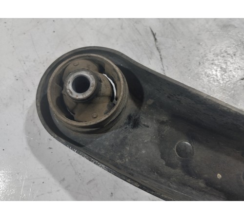 Рычаг подвески передний правый нижний