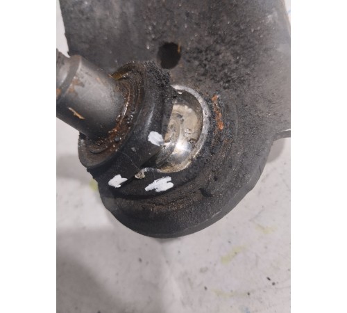 Рычаг подвески передний правый нижний