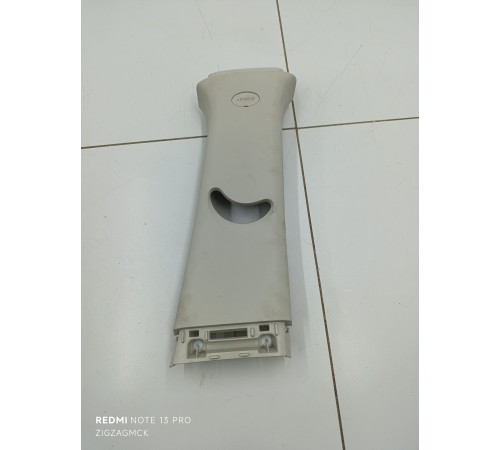 Накладка центральной стойки правая верхняя