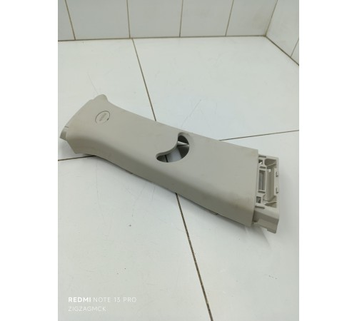 Накладка центральной стойки правая верхняя