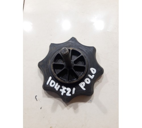 Болт крепления запасного колеса