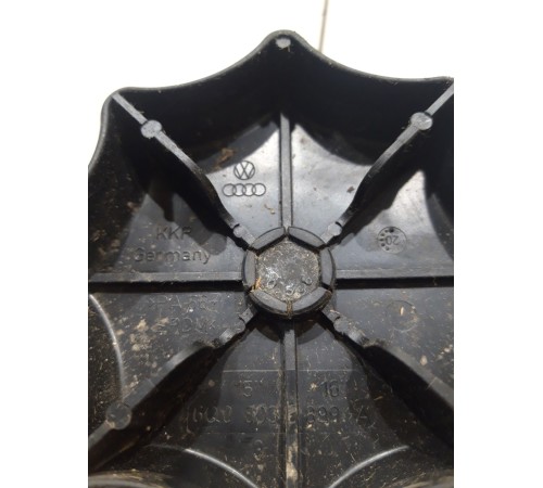 Болт крепления запасного колеса