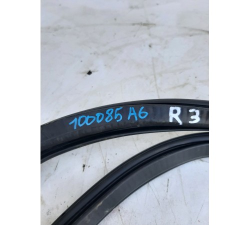 Уплотнитель двери(задний правый)