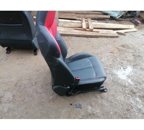 Сиденье переднее левое