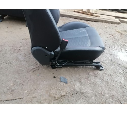 Сиденье переднее левое