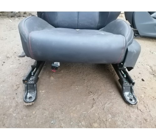 Сиденье переднее левое