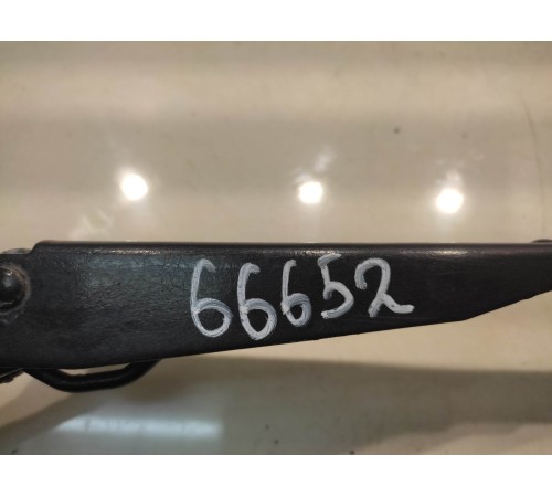 Поводок стеклоочистителя (передний, левый)