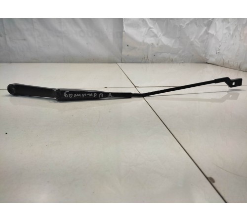 Поводок стеклоочистителя (передний, левый)