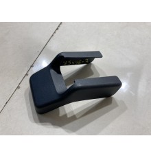 Накладка крепления сиденья(задняя средняя)