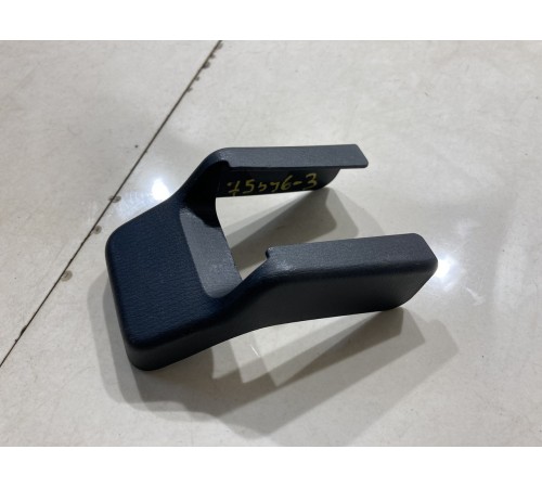 Накладка крепления сиденья(задняя средняя)