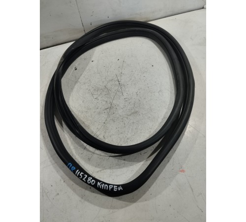 Уплотнитель двери передний правый