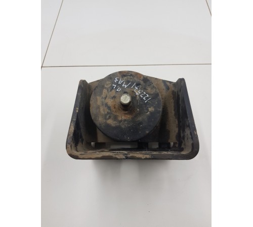 Опора подушка двигателя передняя левая