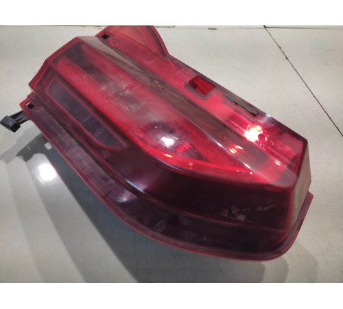 Фонарь крышки багажника левый