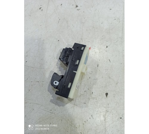 Кнопка стеклоподъемника (задняя левая)