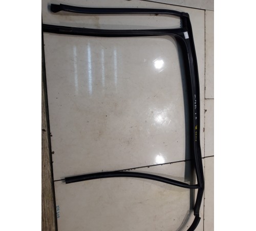 Уплотнитель стекла двери (задний, правый)