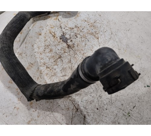 Патрубок системы охлаждения с крышкой термостата