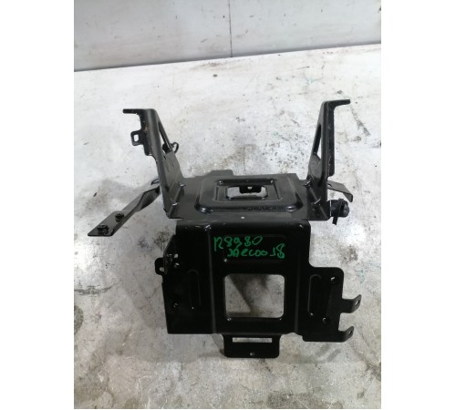 Крепление аккумулятора