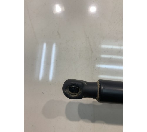 Амортизатор крышки багажника (правый)