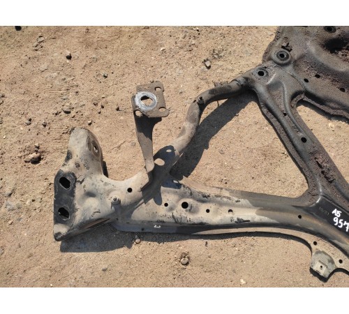 Балка подвески передняя (подрамник)