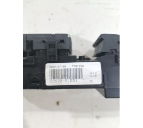 Блок управления стеклоподъемниками передний левый