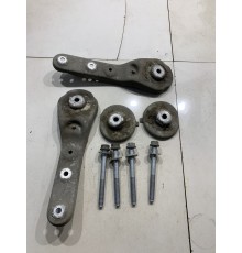 Комплект передних креплений заднего подрамника